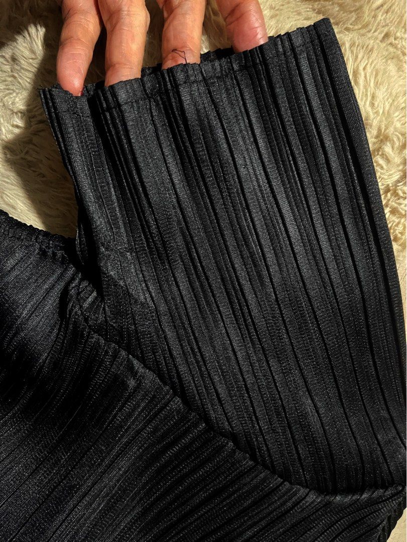 Black Pleated Asymmetrical Top (Category: Blouses) located in Donsol. Submitted by saksthriftavenuebyluckymaria8 (Listing ID 1466356057, Image 3). Description: - Color: Black - Set includes: Short sleeve top with asymmetrical draped hem and round neckline + matching pleated cropped wide-leg pants - Material: Lightweight fabric with all-over fine pleats - Fit: Relaxed fit for maximum comfort - Versatility: Wear together as a set or style separatel