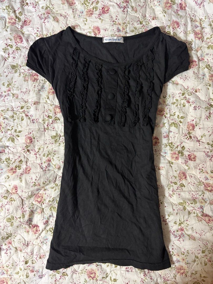 Black Ruffled Button Top (Category: Blouses) located in Muntinlupa City. Submitted by herellas0504 (Listing ID 1466509328, Image 1). Description: Black Ruffled Button Top Mine: ₱150 ———————— xs-semi med no issue, good as new! body fit SALE!.