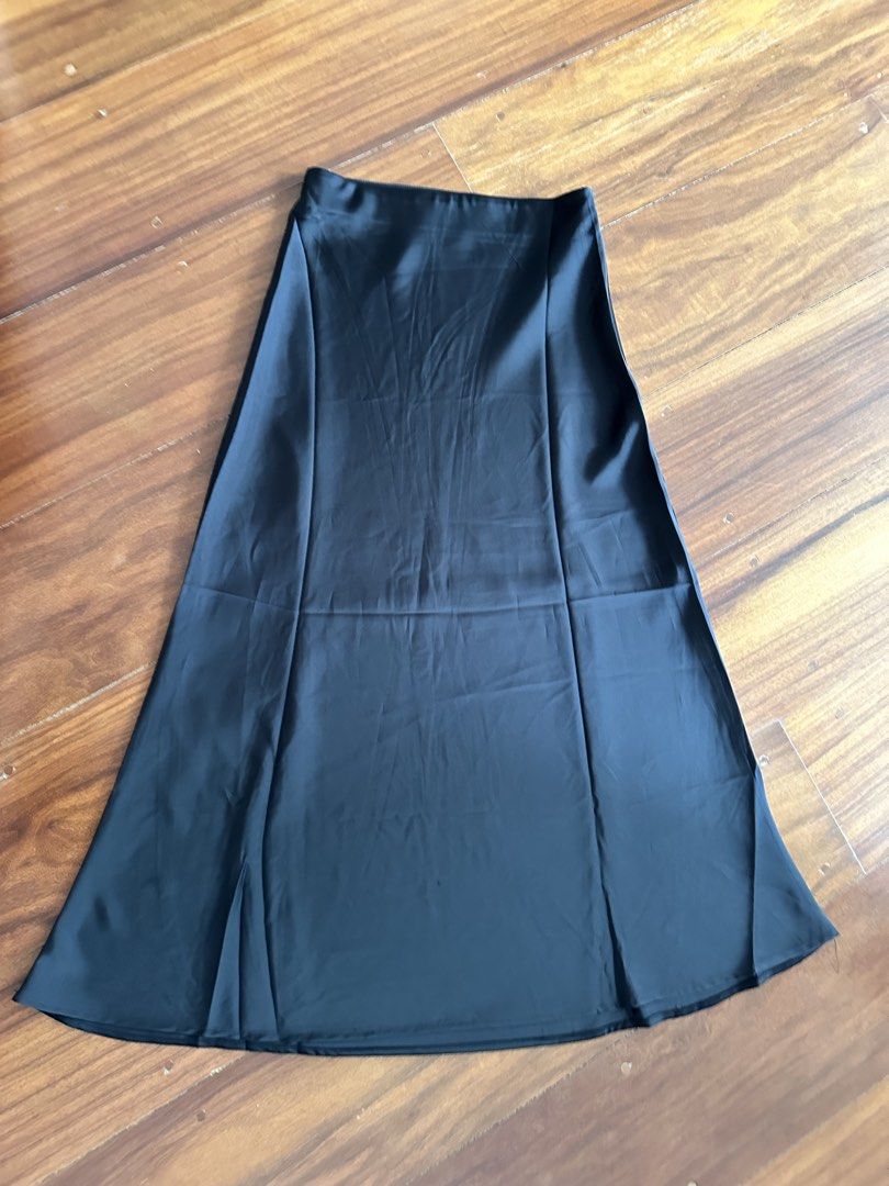 Black Satin Midi Skirt (Category: Skirts) located in San Juan City. Submitted by gj10_ (Listing ID 1466353392, Image 1). Description: • brand new / never used • pm for more details.