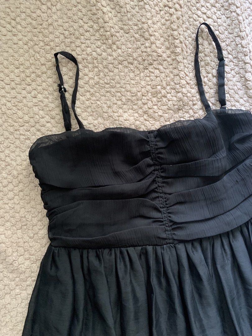 Black Semi Formal Dress (Category: Dresses) located in Manila. Submitted by nuelaar (Listing ID 1466346333, Image 2). Description: Above the knee for 5’2 height Locally Made.
