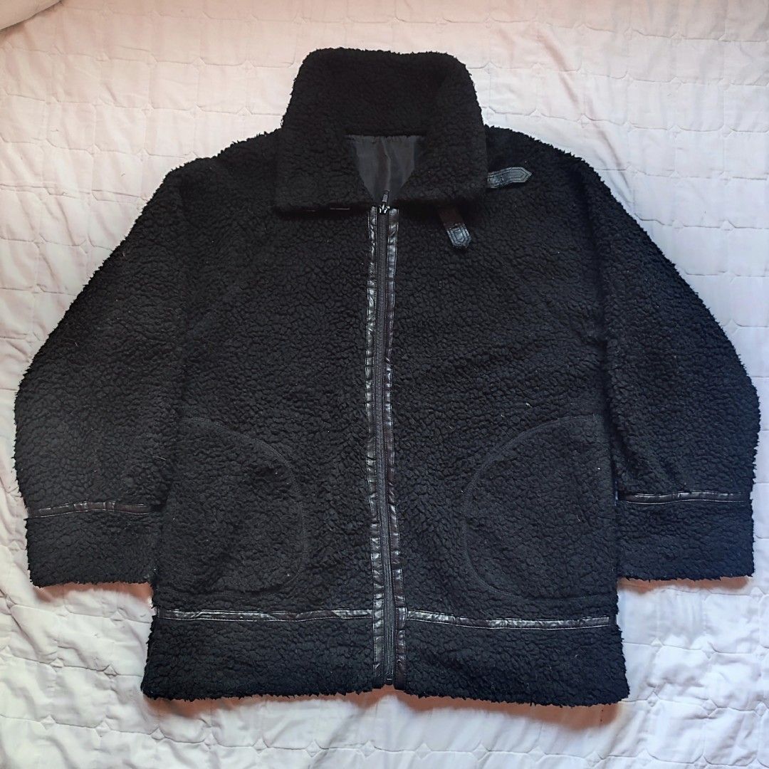 Black Sherpa Fleece Full Zip Jacket (Category: Coats, Jackets and Outerwear) located in Santa Cruz. Submitted by oreosthrift.co (Listing ID 1466414309, Image 3). Description: PRELOVED CLOTHING † handpicked & carefully selected quality pieces • affordable prices DM to claim 📩.