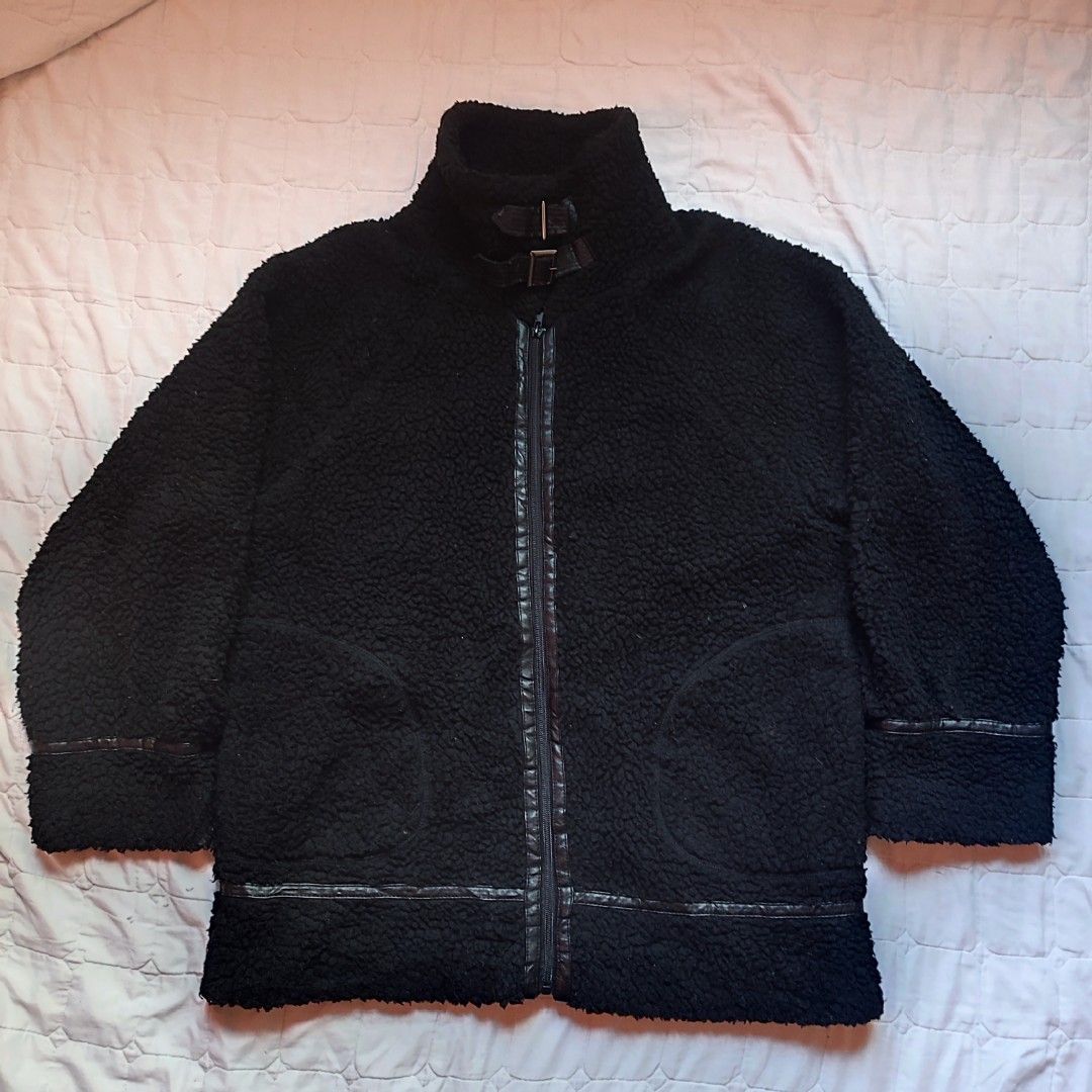 Black Sherpa Fleece Full Zip Jacket (Category: Coats, Jackets and Outerwear) located in Santa Cruz. Submitted by oreosthrift.co (Listing ID 1466414309, Image 2). Description: PRELOVED CLOTHING † handpicked & carefully selected quality pieces • affordable prices DM to claim 📩.