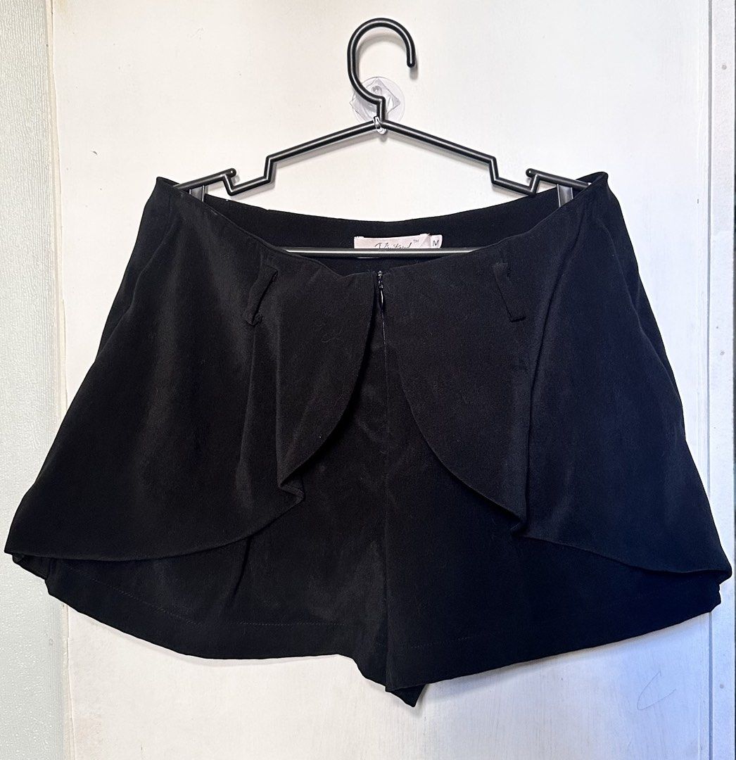 Black Skort (Category: Other Bottoms) located in Cavite. Submitted by chicfinds.moon (Listing ID 1466561676, Image 1). Description: ✨in Good condition/no flaws/velvet texture/double lining ✨ rfs: not fit a bit small/I’m size 31-32 ✨best fit for size 28-30 waistline ✨highwaist skort good for everyday casual ootd.