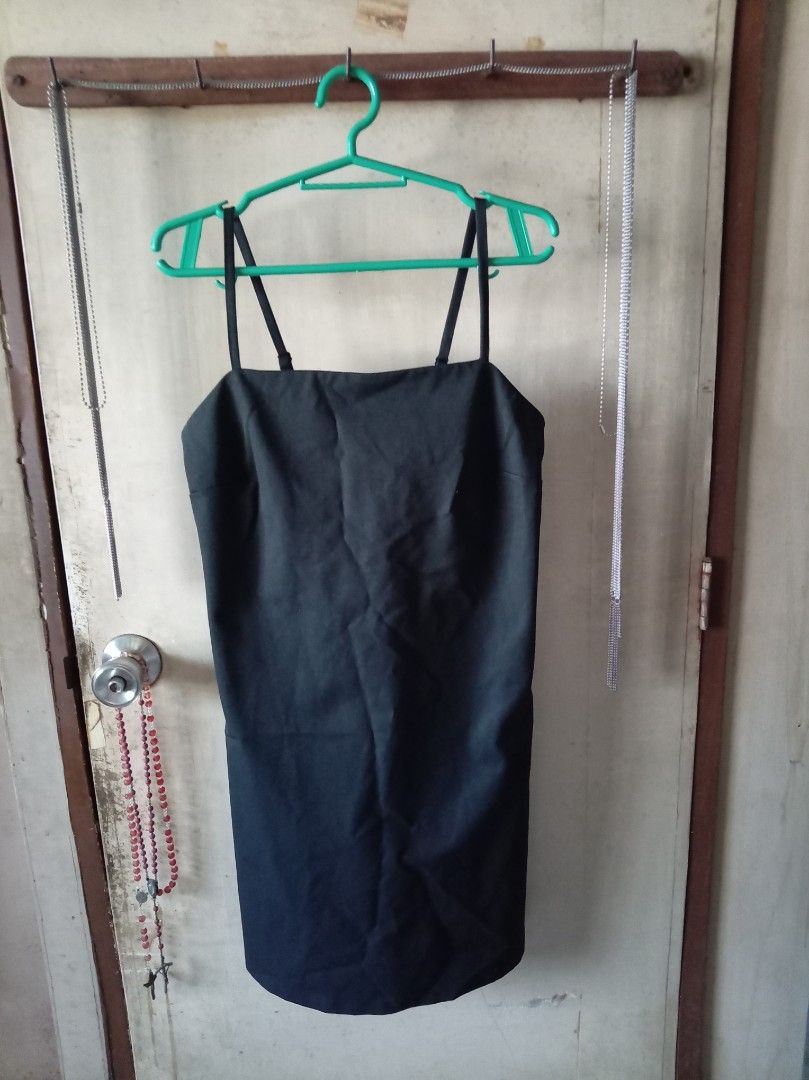 Black Spaghetti Strap Mini Dress (Category: Dresses) located in Quezon City. Submitted by chacha30.s (Listing ID 1466344818, Image 1). Description: - Color: Black - Style: Simple mini dress with straight neckline - Straps: Thin and adjustable - Length: Mid-thigh - Condition: Clean and ready to wear - Versatile wardrobe staple that matches everythin . Text me at 09277152134 . Buy na po kayo/Offer lang po kayooo.. . Bili na po/Bili na po kayo sa sh