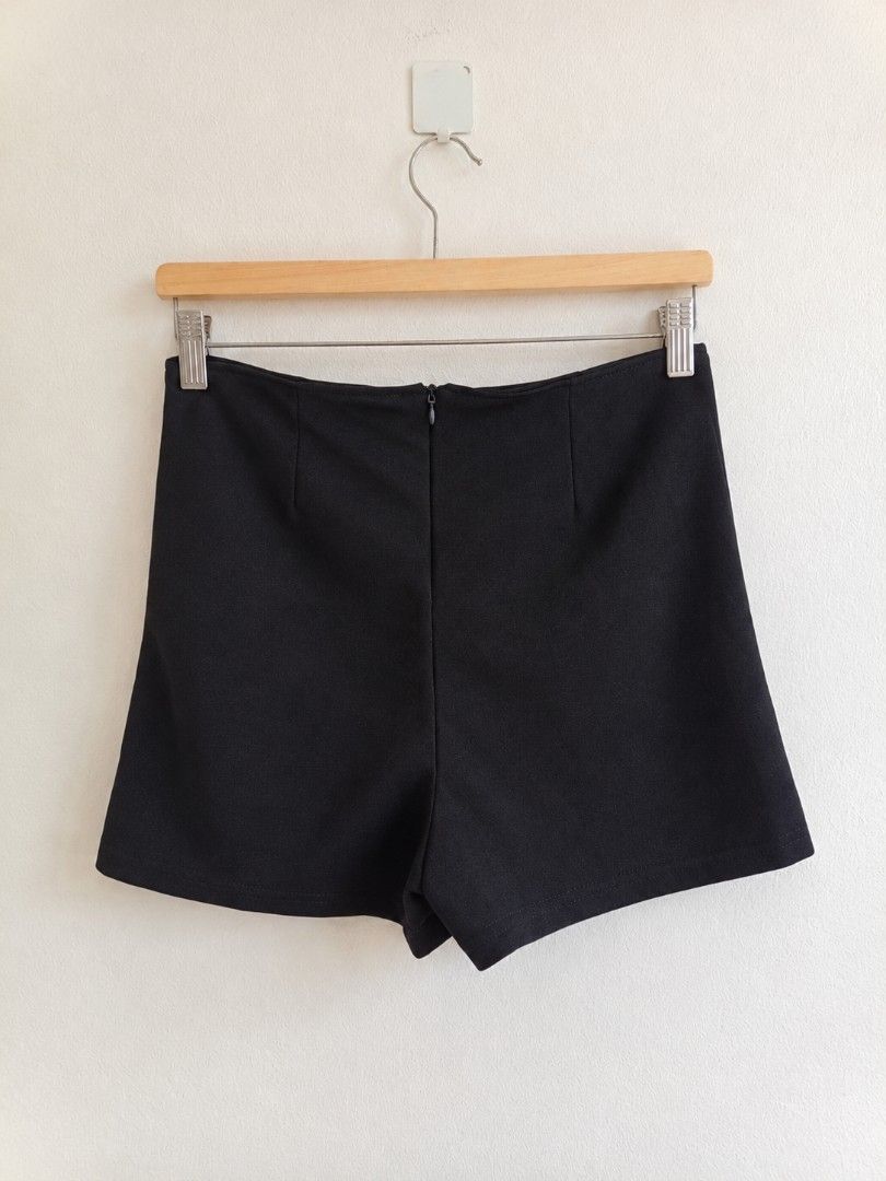 Black Split Front Skorts (Category: Skirts) located in Manila. Submitted by maxinesotto (Listing ID 1466477888, Image 2). Description: SIZE: waistline - freesize length - 13in.