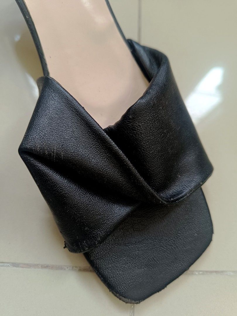Black square toe heels with twisted strap design size 40 (Category: Heels) located in Manila. Submitted by justgorjas (Listing ID 1466362791, Image 3). Description: PRELOVED BLACK BOW SANDALS 🖤 Selling my black slip-on sandals. Preloved but still in good overall condition and still very wearable. 📌 Color: Black 📌 Style: Slip-on / open-toe with bow detail 📌 Size: 39-40 📌 Condition: Good preloved condition 📌 RFS: No longer used 📌 Price: 150 