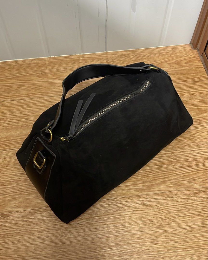 Black Suede Shoulder Bag with Gold Hardware (Category: Shoulder Bags) located in Manila. Submitted by navo.dyfinds (Listing ID 1466348730, Image 1). Description: - Material: Black suede with smooth leather accents - Hardware: Elegant gold-toned hardware - Closure: Top zip closure with double zipper pulls - Strap: Single structured shoulder strap with metal rings - Interior: Roomy compartment with patterned grey fabric lining - Style: Minimalist, 