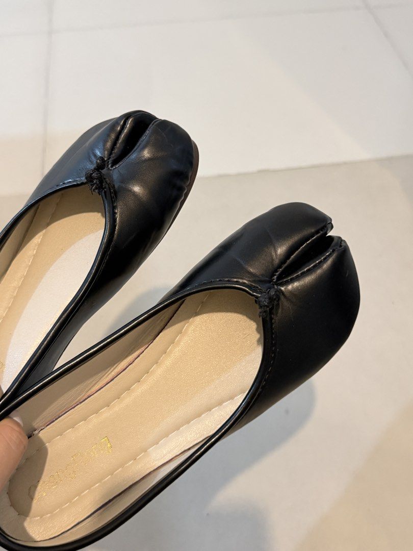 Black Tabi Split Toe Ballet Flats (Category: Flats & Sandals) located in Taguig. Submitted by mengxir20193848 (Listing ID 1466525040, Image 2). Description: Black split toe flats, Tabi style design. Soft material with light tan inner sole and white cushioning. Brand name printed in gold on the insole. Slip-on style, flat heels. Minor wrinkling near the toe split from storage. Ready to wear..