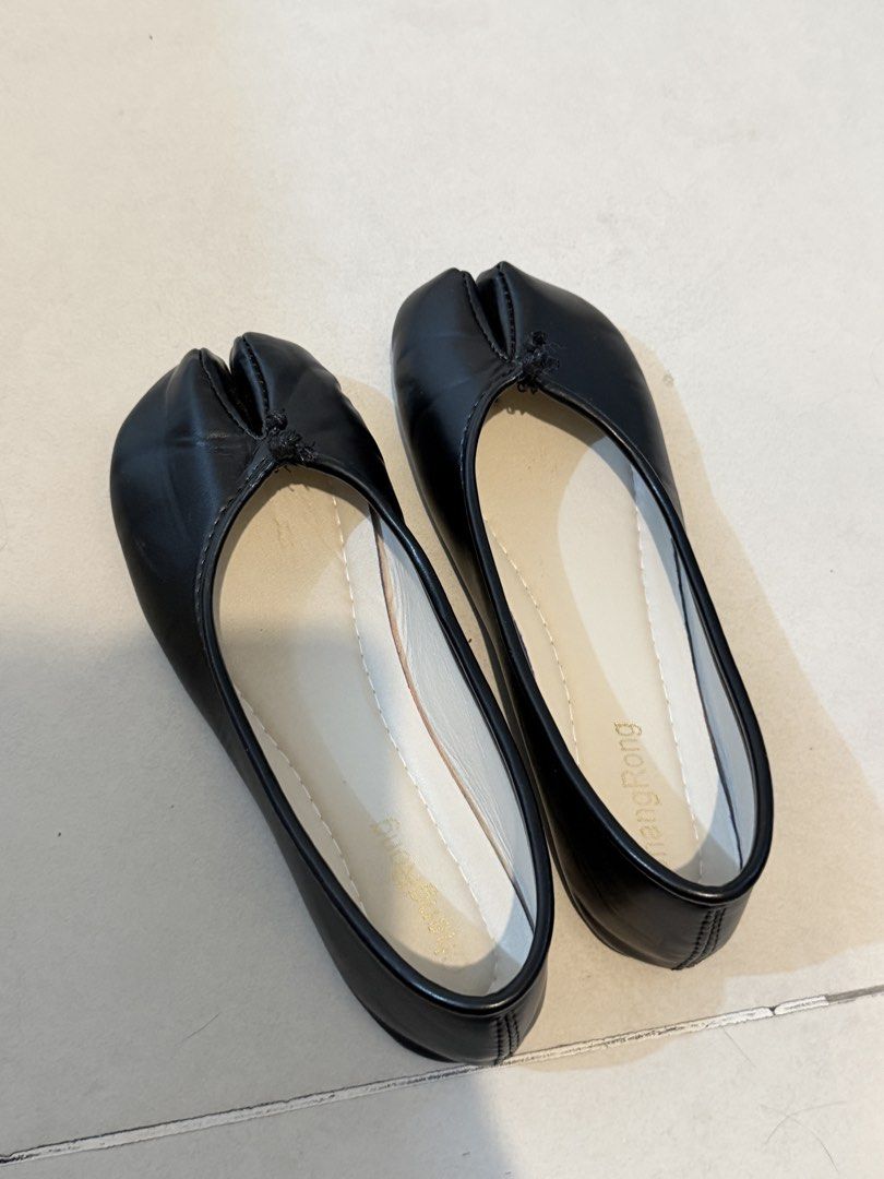 Black Tabi Split Toe Ballet Flats (Category: Flats & Sandals) located in Taguig. Submitted by mengxir20193848 (Listing ID 1466525040, Image 3). Description: Black split toe flats, Tabi style design. Soft material with light tan inner sole and white cushioning. Brand name printed in gold on the insole. Slip-on style, flat heels. Minor wrinkling near the toe split from storage. Ready to wear..