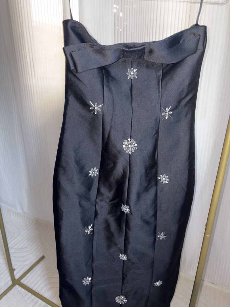 Black Vietnam dress (Category: Dresses) located in San Luis. Submitted by denii_milo (Listing ID 1466468231, Image 2). Description: Brandnew Vietnam dress Size medium on tag.