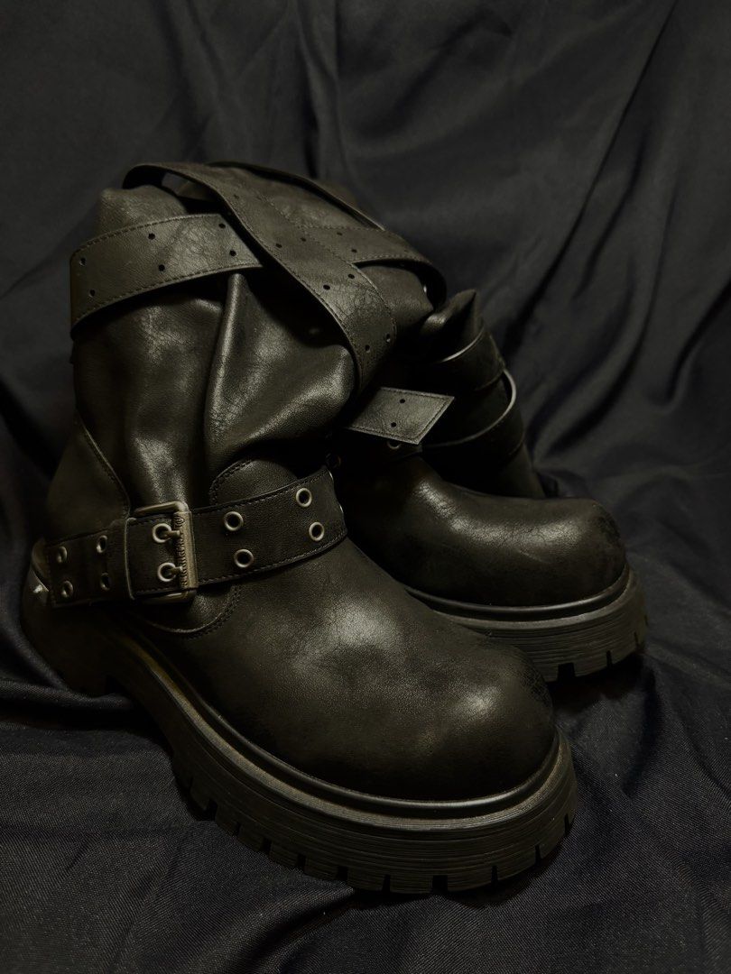 Blackpurple Brand Slouched Boots (Category: Boots) located in Manila. Submitted by ley_ahne (Listing ID 1466430741, Image 3). Description: From a korean brand originally for 16k php (shipping included) 240mm Foot length: 28cm Width: 11cm Ankle height: 11cm Heel height: 5cm Total boot height: 30.7cm RFS: wrong size😞 Price nego for sure buyers. Dm for more inquiries .