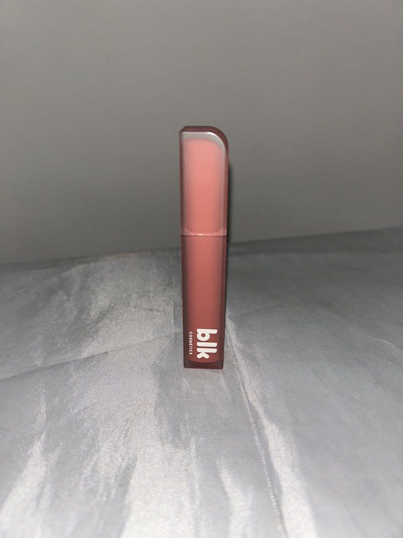 blk airy matte tint (Category: Makeup) located in Manila. Submitted by darleng19916254 (Listing ID 1466402792, Image 2). Description: ~shade femme ~ not my shade, new (just swatched it) ~ light consistency and powder-like finish.