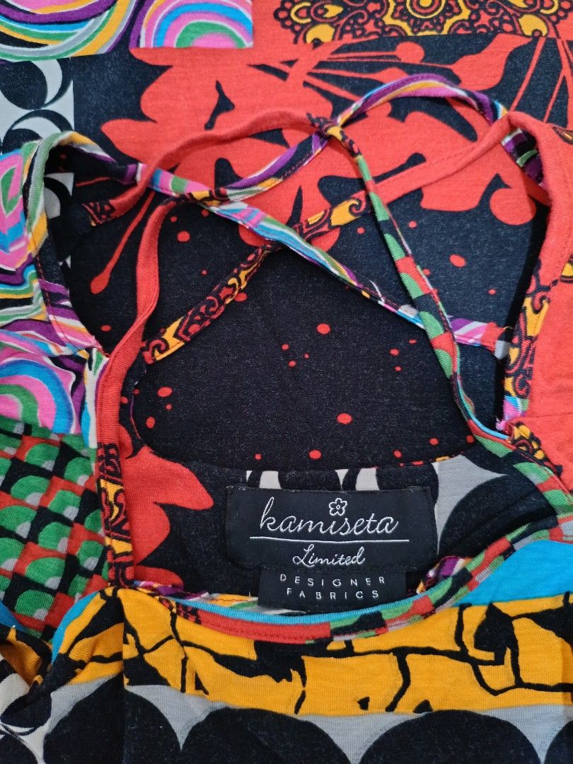 blouse (Category: Blouses) located in Limay. Submitted by lisa_2318 (Listing ID 1466276395, Image 3). Description: colorful short-sleeve top with a patchwork pattern and a criss-cross strap back design..