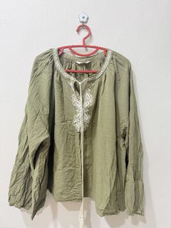 (Category: ) located in . Submitted by wardrobeyaya (Listing ID 1466396422, Image 1). Description: .
