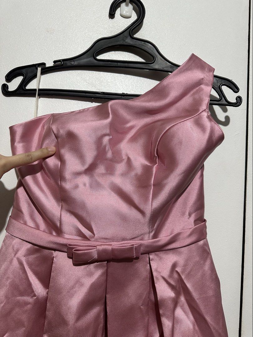 Blush Pink Bridesmaid’s Gown (Category: Evening dresses & gowns) located in Manila. Submitted by shopkriscloset (Listing ID 1466433650, Image 2). Description: I tried it on, but it doesn’t complement my body type and I prefer another gown that I bought online. Bought this from a fellow carouseller :) Please see photos for the condition and measurements. ‼️PLEASE READ BEFORE PLACING AN OFFER: -Please be patient and respectful. 🤗 If I don’t get to