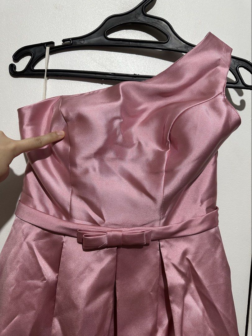 Blush Pink Bridesmaid’s Gown (Category: Evening dresses & gowns) located in Manila. Submitted by shopkriscloset (Listing ID 1466433650, Image 3). Description: I tried it on, but it doesn’t complement my body type and I prefer another gown that I bought online. Bought this from a fellow carouseller :) Please see photos for the condition and measurements. ‼️PLEASE READ BEFORE PLACING AN OFFER: -Please be patient and respectful. 🤗 If I don’t get to