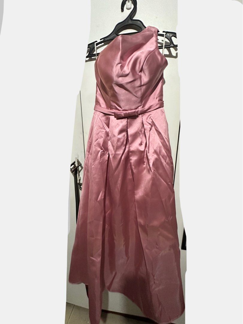 Blush Pink Bridesmaid’s Gown (Category: Evening dresses & gowns) located in Manila. Submitted by shopkriscloset (Listing ID 1466433650, Image 1). Description: I tried it on, but it doesn’t complement my body type and I prefer another gown that I bought online. Bought this from a fellow carouseller :) Please see photos for the condition and measurements. ‼️PLEASE READ BEFORE PLACING AN OFFER: -Please be patient and respectful. 🤗 If I don’t get to