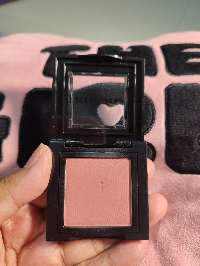 Bobbi Brown Powder Matte Blush (Category: Makeup) located in Manila. Submitted by menggg17 (Listing ID 1466413670, Image 2). Description: .