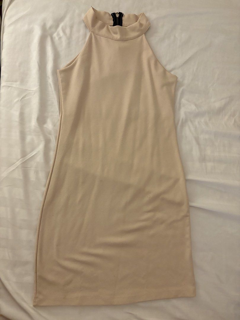 Body-fit halter dress (Category: Dresses) located in Baguio. Submitted by outfromcloset (Listing ID 1466531498, Image 1). Description: Very nice fit (S-M).