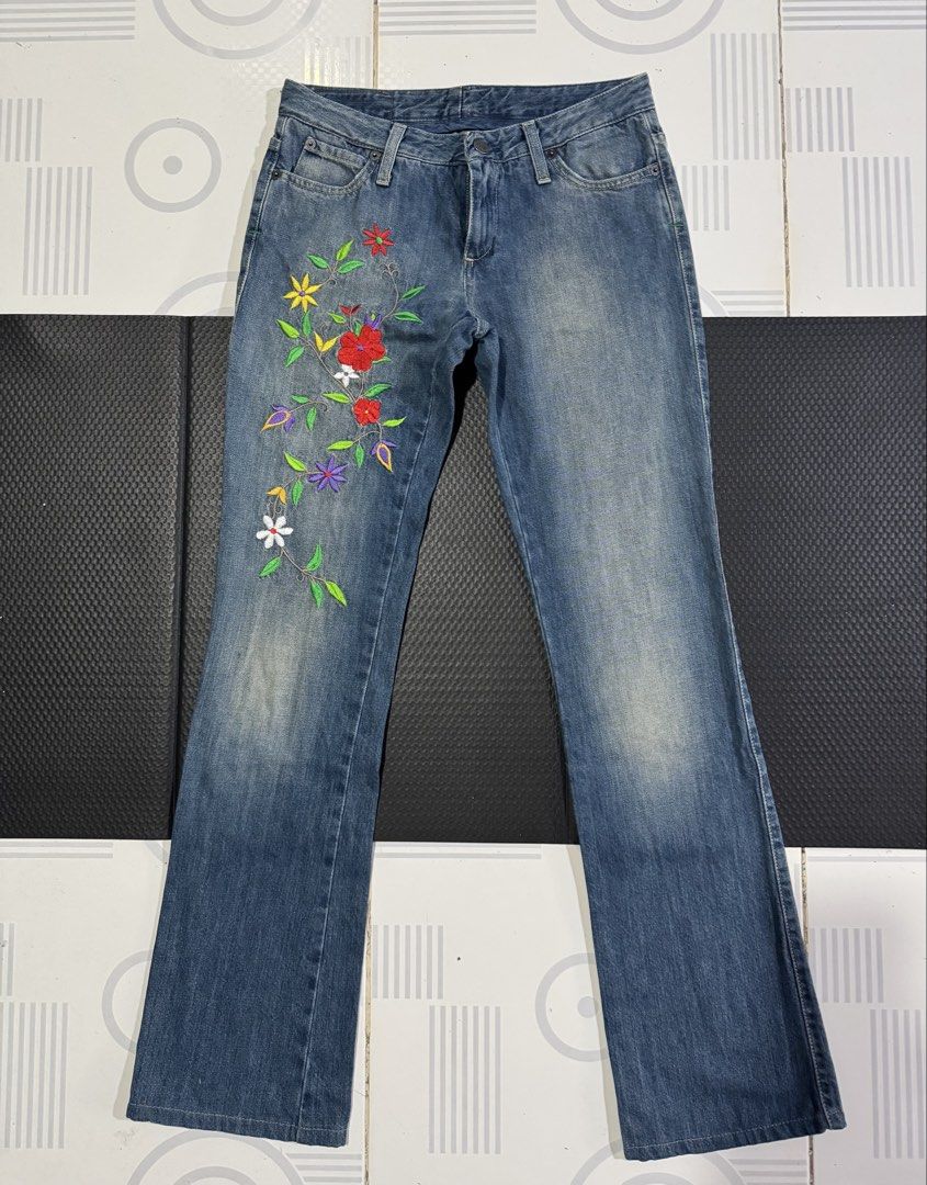 Boot cut Jeans w/ Embroidery (Category: Jeans) located in Cebu City. Submitted by etnaner (Listing ID 1466414749, Image 3). Description: Boot cut Jeans w/ embroidery designs Brand : United Colors of Benetton & Chabers Princess Sizes: fits 28 ( see actual dimes) Good condition Price ₱ 500 ( each ) Add shipping fees .