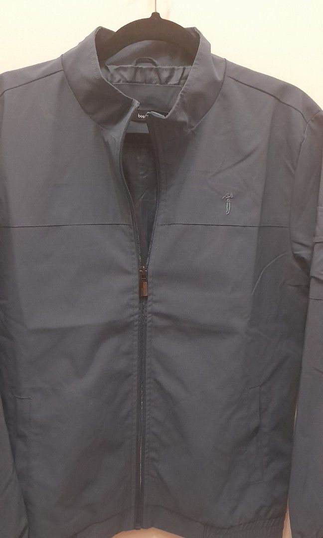 Bossini Mens Nylon Jacket (Category: Coats, Jackets and Outerwear) located in Mandaluyong City. Submitted by .prelovedbymitch (Listing ID 1466496954, Image 3). Description: unused, no tag just kept in the cabinet perfect condition 20x26.