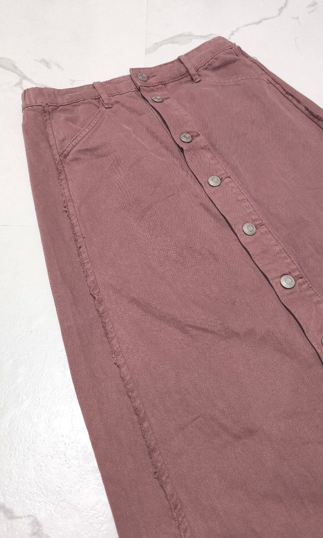 Bossini waist button denim skirt (Category: Skirts) located in Cavite. Submitted by csl_corner (Listing ID 1466408764, Image 2). Description: Bossini waist button denim skirt size S 25"-27" garterized back length 29" excellent condition ✨ 💯 Authentic Original.