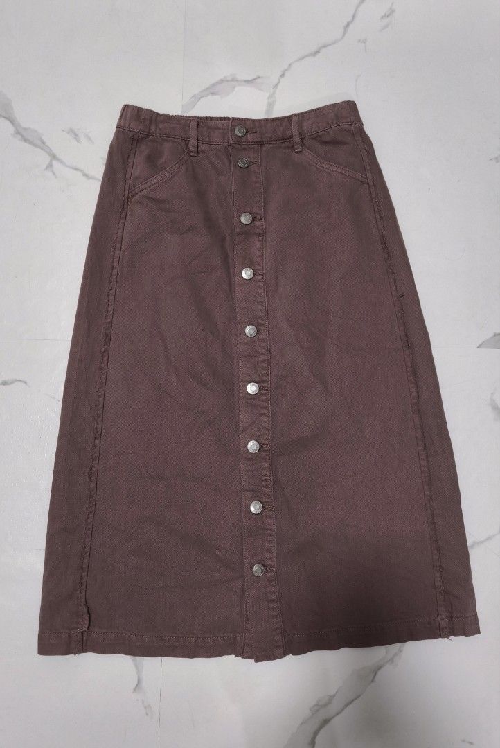 Bossini waist button denim skirt (Category: Skirts) located in Cavite. Submitted by csl_corner (Listing ID 1466408764, Image 1). Description: Bossini waist button denim skirt size S 25"-27" garterized back length 29" excellent condition ✨ 💯 Authentic Original.