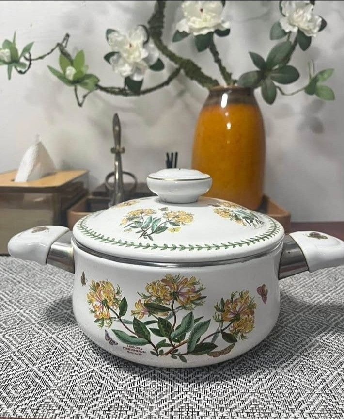 Botanic Garden Enamel Casserole (Category: Cookware & Accessories) located in Liloan. Submitted by ppemarey17525 (Listing ID 1466430699, Image 1). Description: .