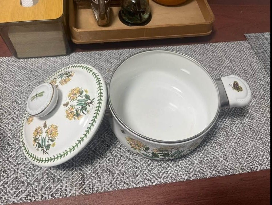 Botanic Garden Enamel Casserole (Category: Cookware & Accessories) located in Liloan. Submitted by ppemarey17525 (Listing ID 1466430699, Image 3). Description: .