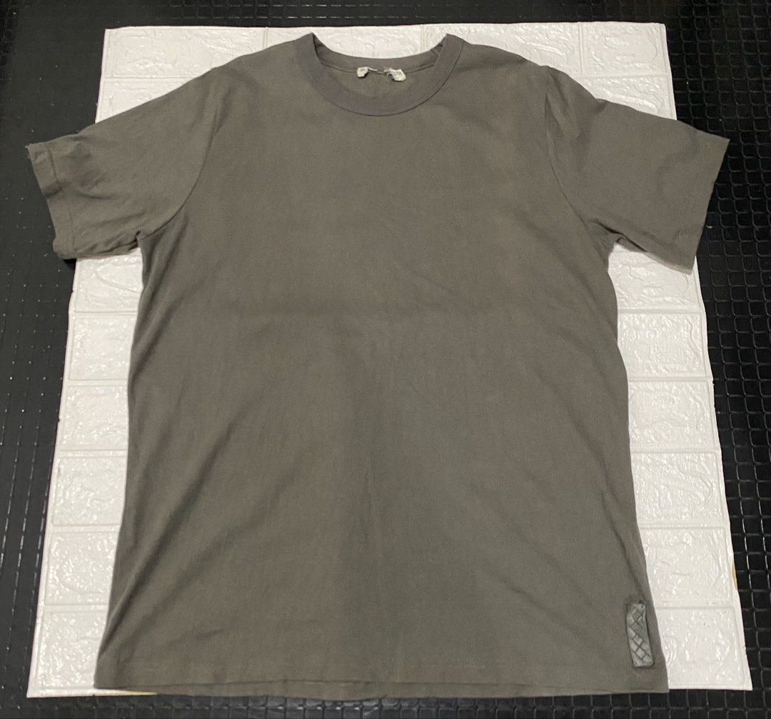 Bottega Veneta (Category: Tshirts & Polo Shirts ) located in Cebu City. Submitted by yes_ii (Listing ID 1466466552, Image 2). Description: Bottega Veneta Men’s Khaki and Green T-shirt Color rate: 9.8/10 Size 50 on tag 21x29 Cut tags.