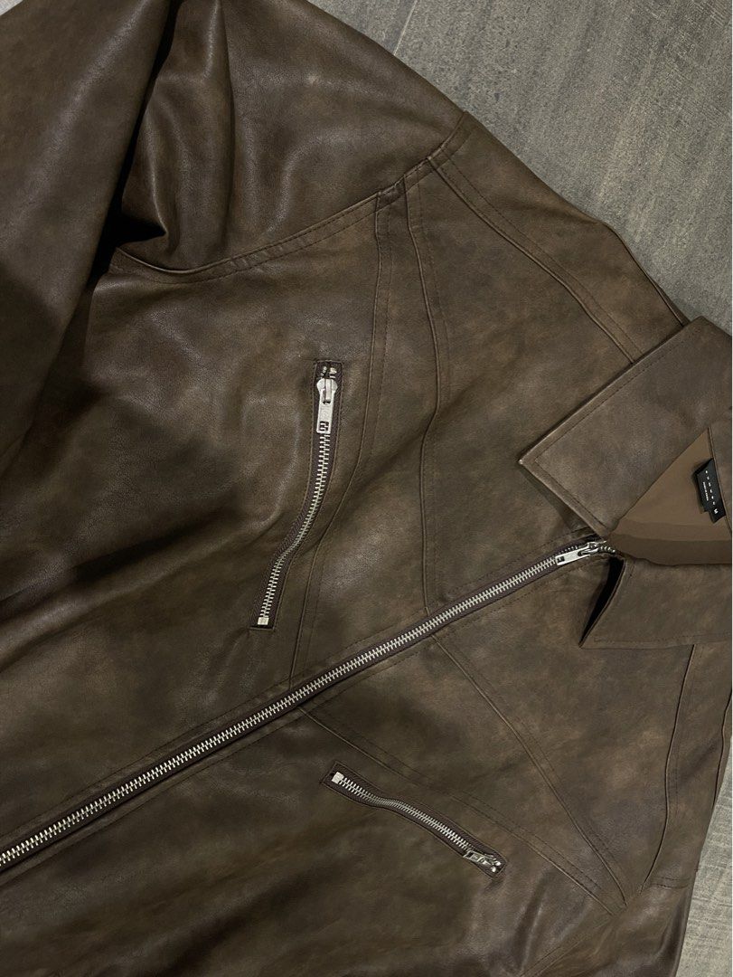 Boxy Cropped Brown Leather Jacket (Category: Coats, Jackets and Outerwear) located in Manila. Submitted by ig_i.00 (Listing ID 1466486843, Image 3). Description: - Medium ( 22.5 x 25) - Worn once, can be as new - bought it for 2k .