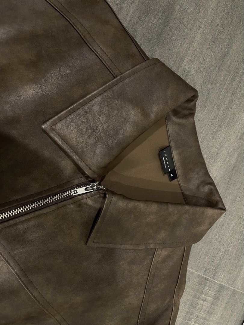 Boxy Cropped Brown Leather Jacket (Category: Coats, Jackets and Outerwear) located in Manila. Submitted by ig_i.00 (Listing ID 1466486843, Image 2). Description: - Medium ( 22.5 x 25) - Worn once, can be as new - bought it for 2k .