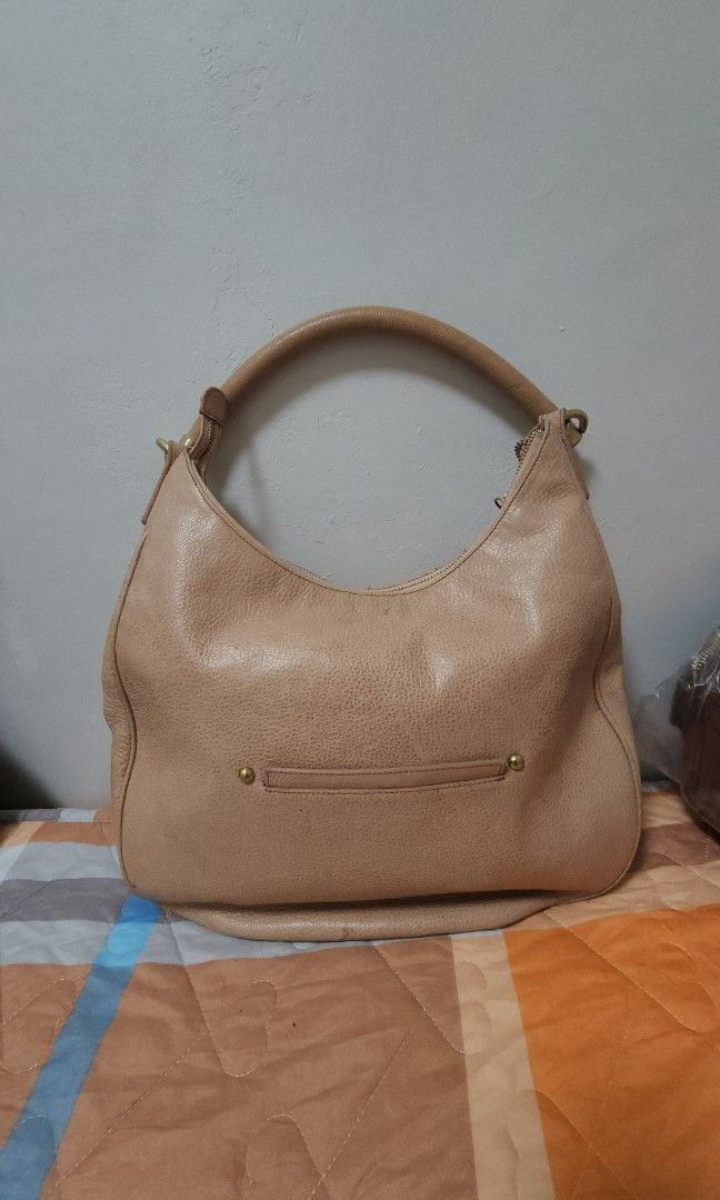 BRAHMIN LARGE LEATHER SHOULDER BAG (Category: Shoulder Bags) located in Manila. Submitted by talishang_ (Listing ID 1466358205, Image 3). Description: .