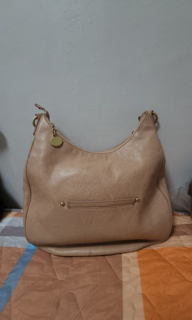BRAHMIN LARGE LEATHER SHOULDER BAG (Category: Shoulder Bags) located in Manila. Submitted by talishang_ (Listing ID 1466358205, Image 2). Description: .