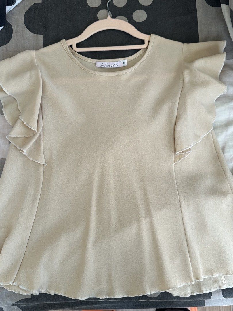 Branded and unbranded kids clothes (Category: Blouses) located in Manila. Submitted by silentfire.54ea36 (Listing ID 1466359875, Image 3). Description: 25 unbranded 50 branded.