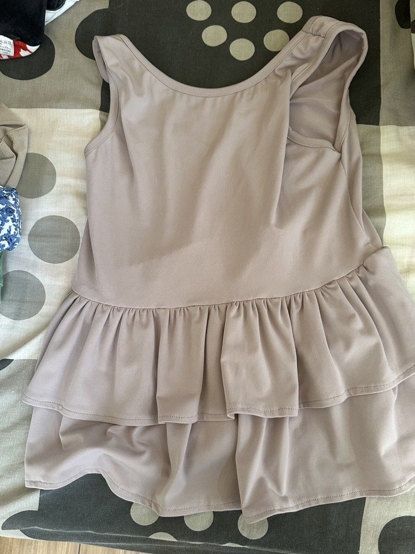 Branded and unbranded kids clothes (Category: Blouses) located in Manila. Submitted by silentfire.54ea36 (Listing ID 1466360550, Image 1). Description: Branded 50 Unbranded 25.