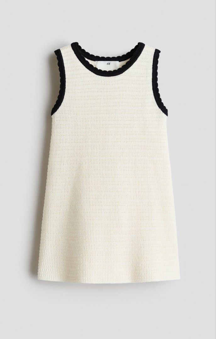 Brandnew H&M dress (Category: Babies & Kids Fashion) located in Talisay. Submitted by babykiethc65968 (Listing ID 1466560137, Image 1). Description: Brandnew with tag Size 6-8 yrs old on tag 700 fix price Location Cebu.