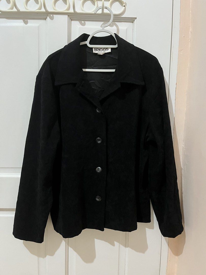 Briggs Black Velvet Jacket Size XL (Category: Coats, Jackets and Outerwear) located in San Pablo. Submitted by restoredchic (Listing ID 1466489123, Image 2). Description: Vintage Moleskine Velvet Shirt Jacket Top Blouse Briggs Petites Medium M Black Briggs Petite , made in USA, black long-sleeve jacket or shirt jacket featuring a classic pointed collar, four front button closures, and a soft, subtly textured velvet fabric Made in USA Cleaned and 