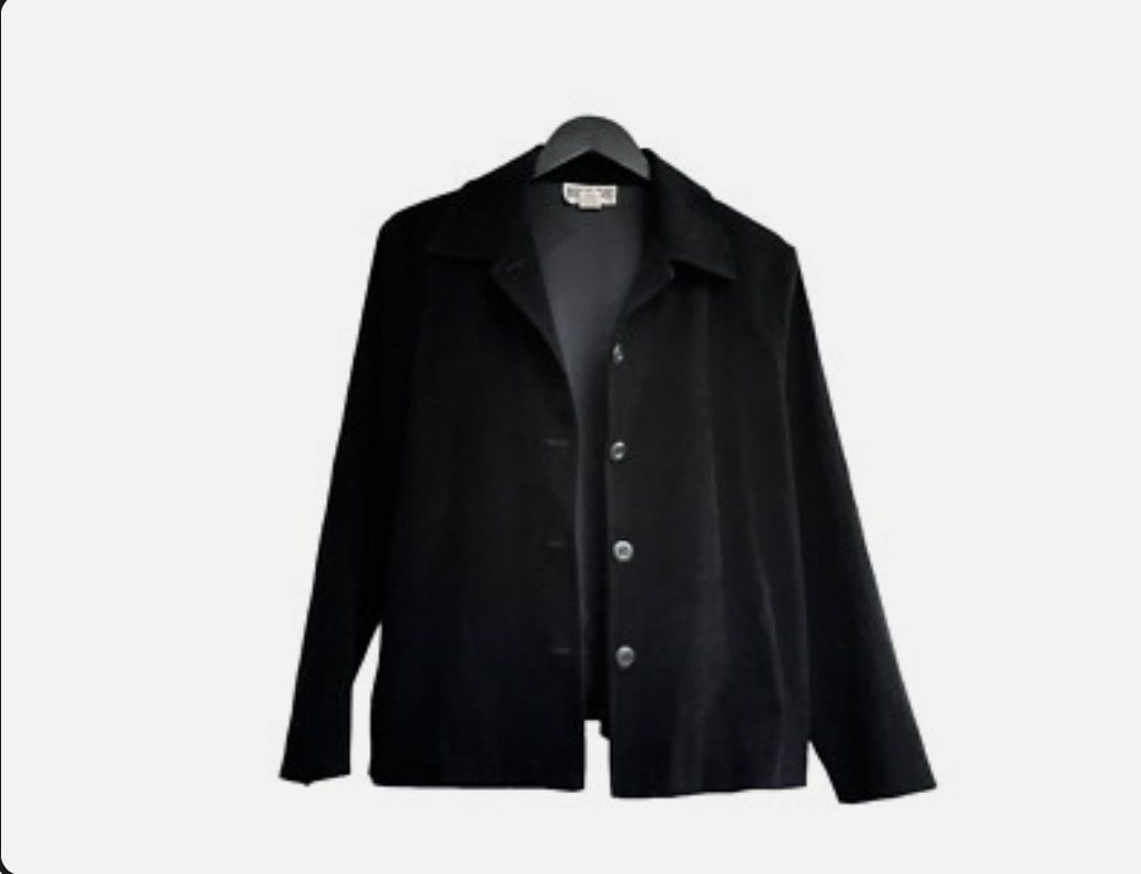 Briggs Black Velvet Jacket Size XL (Category: Coats, Jackets and Outerwear) located in San Pablo. Submitted by restoredchic (Listing ID 1466489123, Image 1). Description: Vintage Moleskine Velvet Shirt Jacket Top Blouse Briggs Petites Medium M Black Briggs Petite , made in USA, black long-sleeve jacket or shirt jacket featuring a classic pointed collar, four front button closures, and a soft, subtly textured velvet fabric Made in USA Cleaned and 