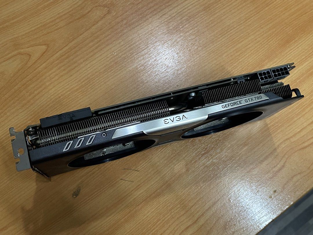Broken GPU (Category: Computer Parts) located in Seri Kembangan. Submitted by coffeebean5102 (Listing ID 1466493678, Image 3). Description: EVGA GTX 780 3GB Can show display then freeze Both fan broken Free shipping Delivery lalamove.