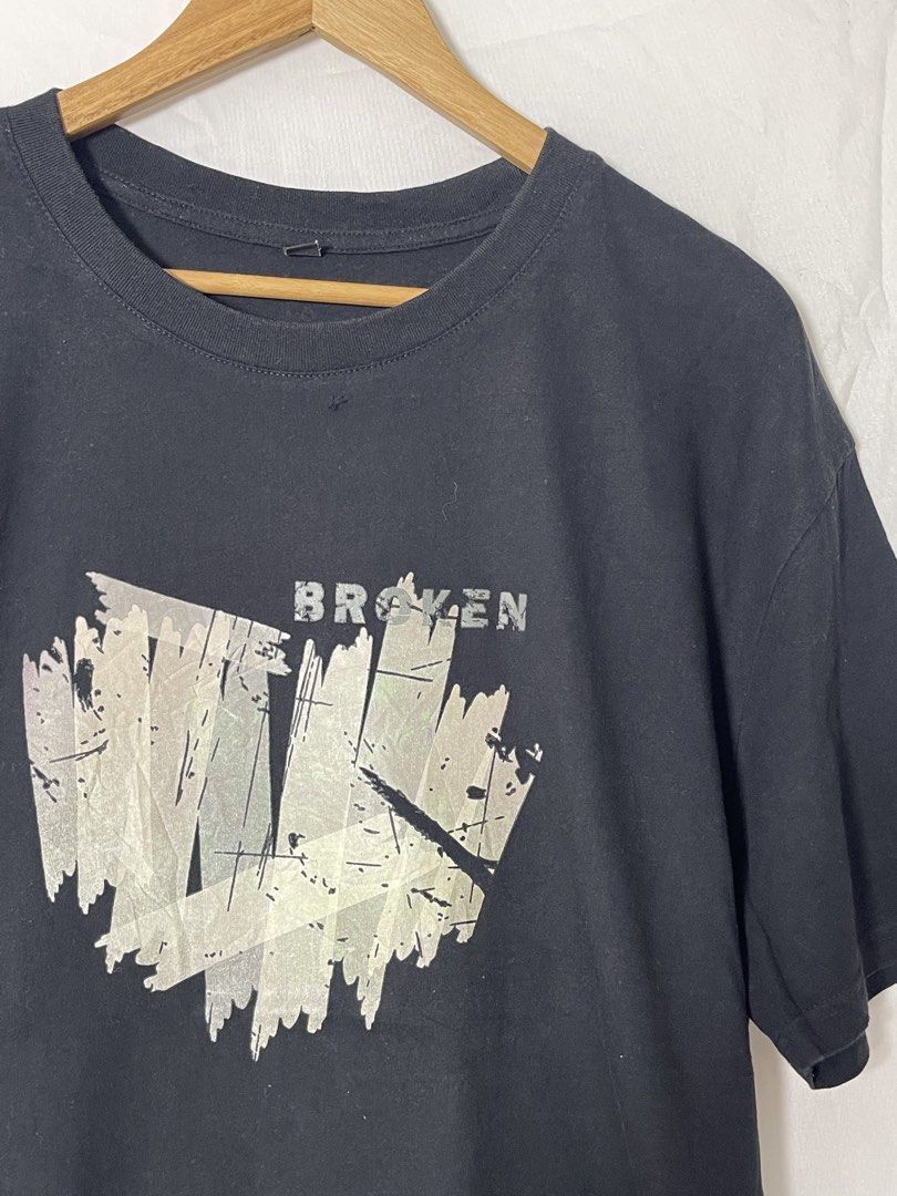 Broken Heart Abstract Graphic Shirt (Category: Tshirts & Polo Shirts ) located in Imus. Submitted by mochi.rella (Listing ID 1466452497, Image 3). Description: Black Broken Heart Good Condition 4XL on tag | Fit XL W 24 | L 29.5 .