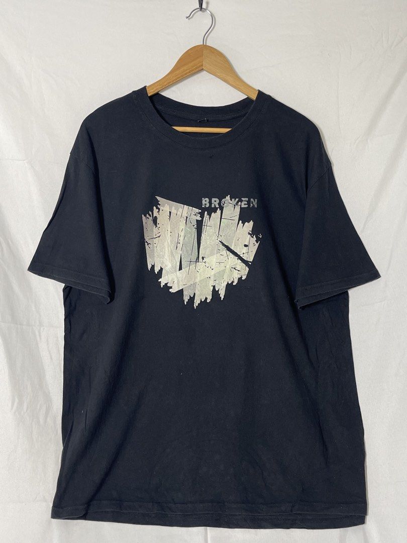 Broken Heart Abstract Graphic Shirt (Category: Tshirts & Polo Shirts ) located in Imus. Submitted by mochi.rella (Listing ID 1466452497, Image 1). Description: Black Broken Heart Good Condition 4XL on tag | Fit XL W 24 | L 29.5 .