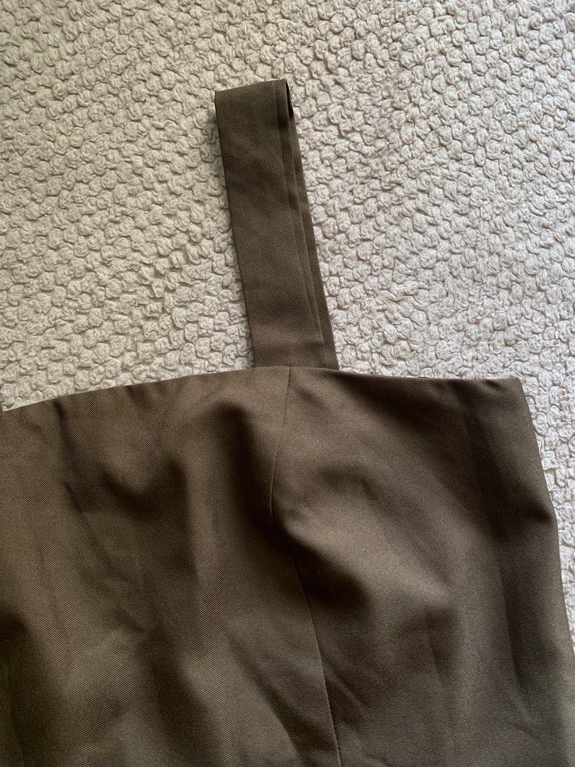 Brown Basic Top (Category: Others Tops) located in Manila. Submitted by nuelaar (Listing ID 1466343892, Image 2). Description: size M on tag but can fit semi L.