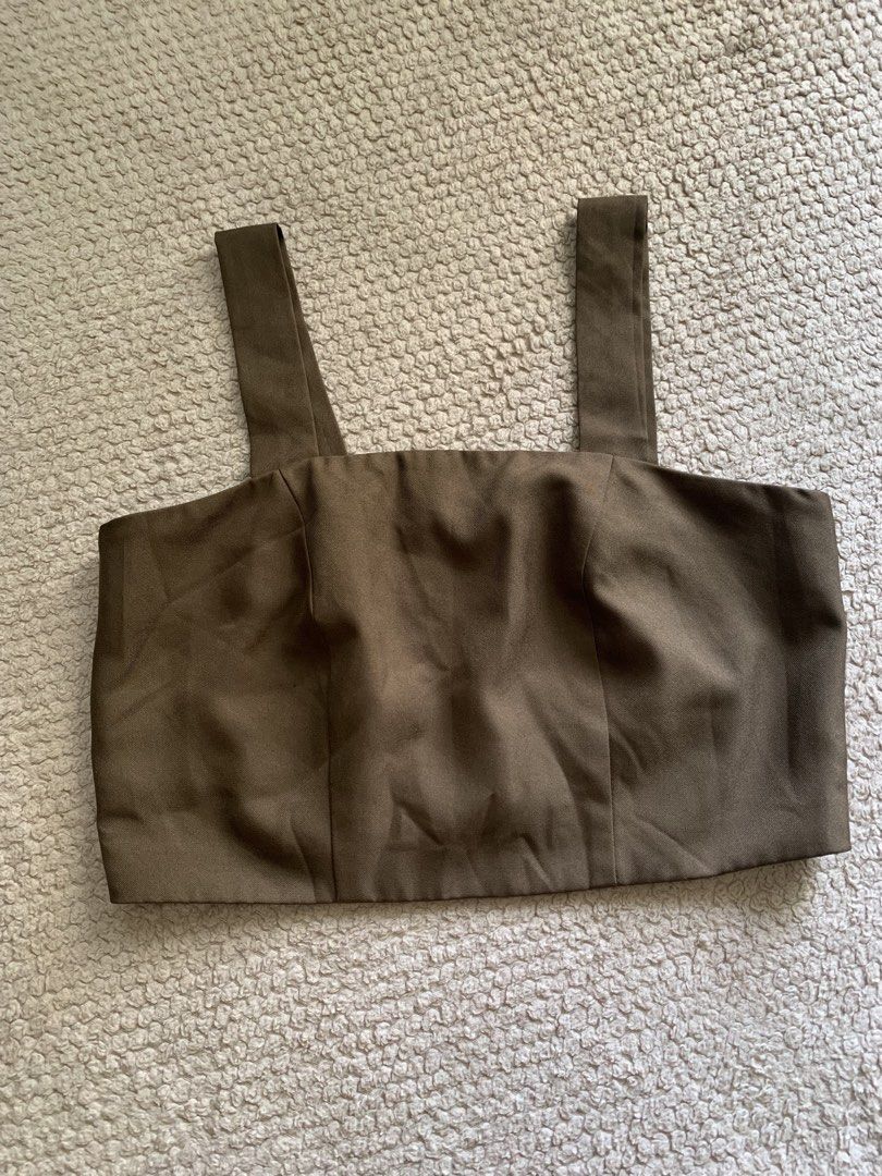 Brown Basic Top (Category: Others Tops) located in Manila. Submitted by nuelaar (Listing ID 1466343892, Image 1). Description: size M on tag but can fit semi L.