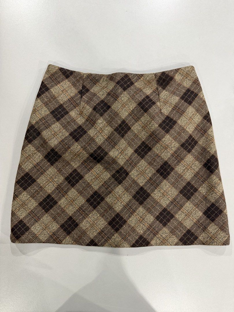 brown plaid wool-blend mini skirt (Category: Skirts) located in Quezon City. Submitted by jdmc16 (Listing ID 1466355864, Image 1). Description: .