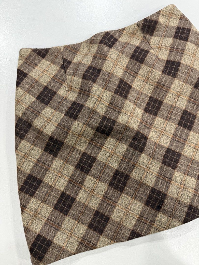 brown plaid wool-blend mini skirt (Category: Skirts) located in Quezon City. Submitted by jdmc16 (Listing ID 1466355864, Image 2). Description: .