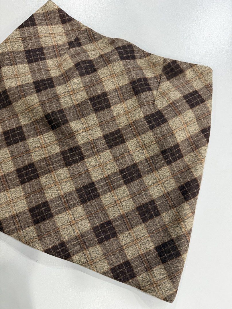 brown plaid wool-blend mini skirt (Category: Skirts) located in Quezon City. Submitted by jdmc16 (Listing ID 1466355864, Image 3). Description: .