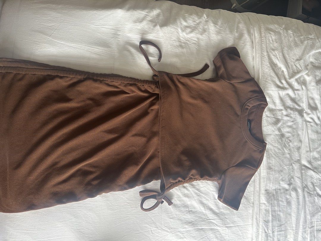 Brown ribbed midi dress with side drawstrings (Category: Dresses) located in Makati City. Submitted by alyssa1718 (Listing ID 1466394430, Image 1). Description: - Color: Brown - Style: Ribbed knit midi dress with short sleeves and crew neckline - Fit: Stretchy, body-hugging fabric - Feature: Adjustable side drawstrings to customize length and fit - Best for: Casual outings, errands, and easy everyday wear.
