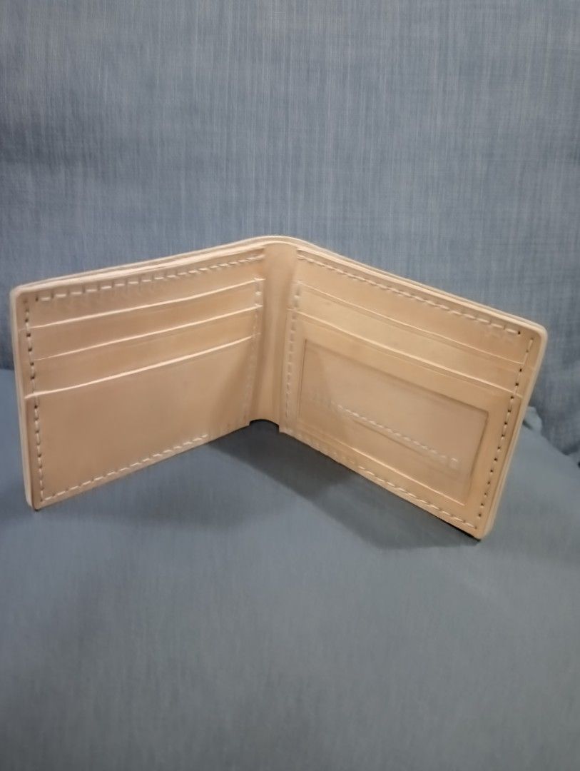 Bundle Handmade Leather Bifold Wallet Card Holder (Category: Wallets & Card Holders) located in Hermosa. Submitted by chic2315 (Listing ID 1466490453, Image 2). Description: Bundle bifold leather wallet. Both comes with a box. Handmade and local made. Pamigay sale. LAST PRICE POSTED. Mura na po yan for the quality since totoong balat/leather po both wallet. Decluttering .