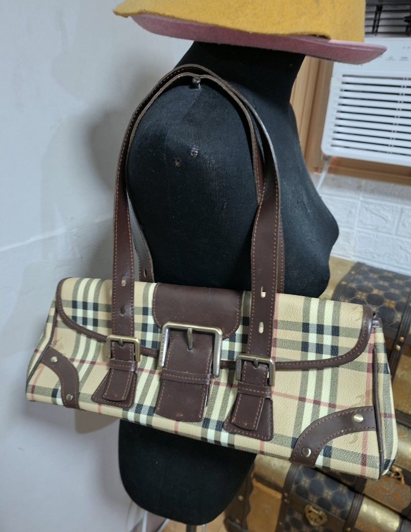 Burberry (Category: Shoulder Bags) located in Manila. Submitted by givesudlyt08 (Listing ID 1466474087, Image 3). Description: authentic burberry long handle bag .no issue ..